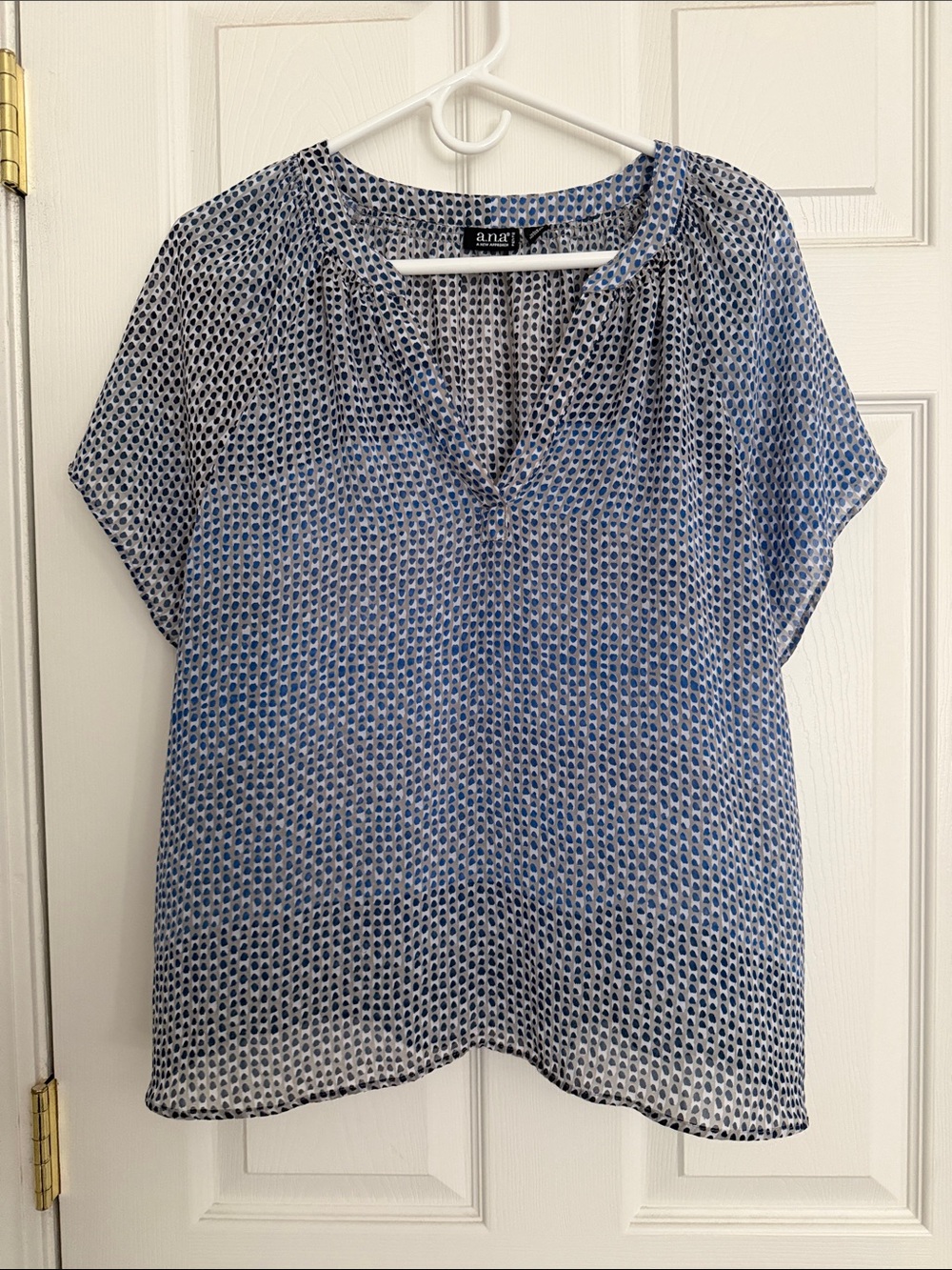a.n.a Blue Geometric V-Neck Short Sleeve Blouse